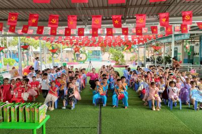 TRƯỜNG MẪU GIÁO TỔ CHỨC TRUNG THU CHO CÁC BÉ
